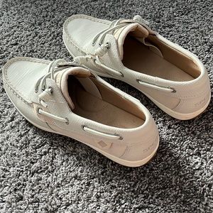 Sperry Songfish Saffiano slip on shoes ivory 7 NWOT